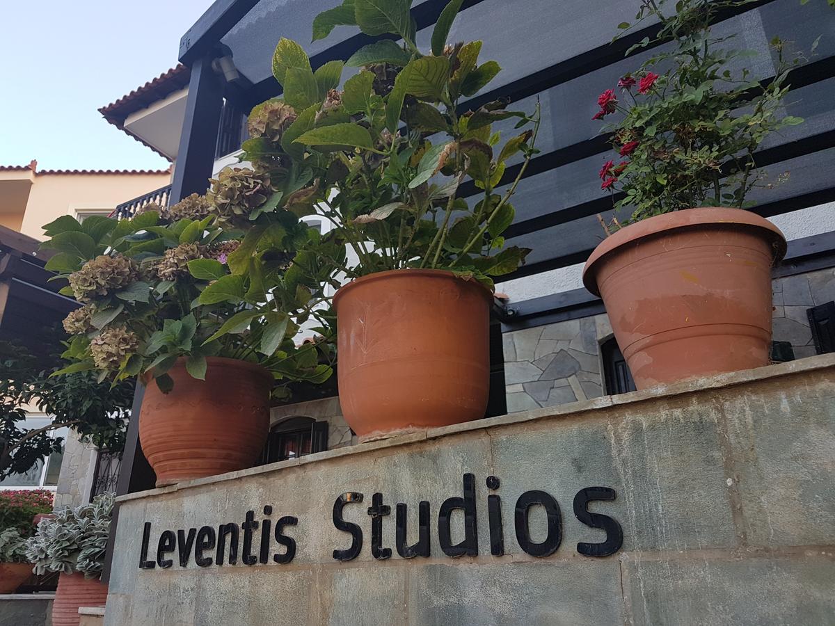 Leventis Studios Карловаси Екстериор снимка